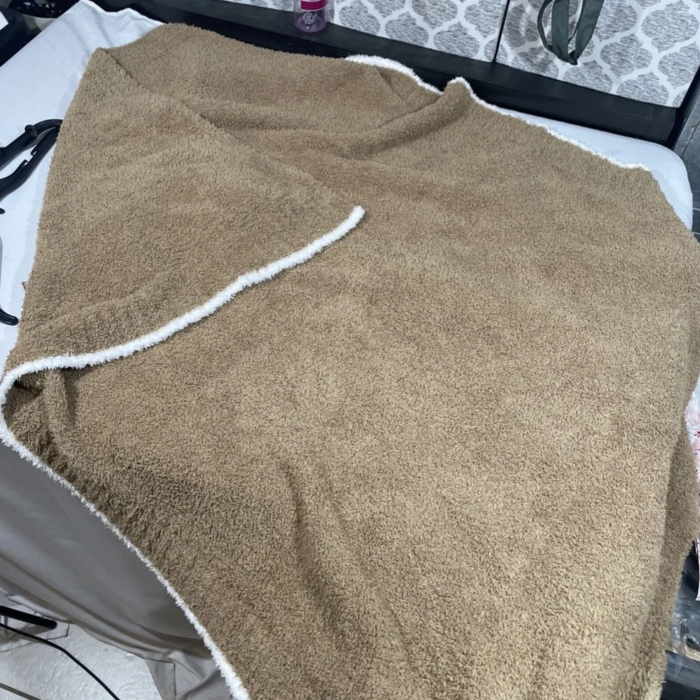 NWT $108 Barefoot Dreams CozyChic Rib Trim‎ Throw [45